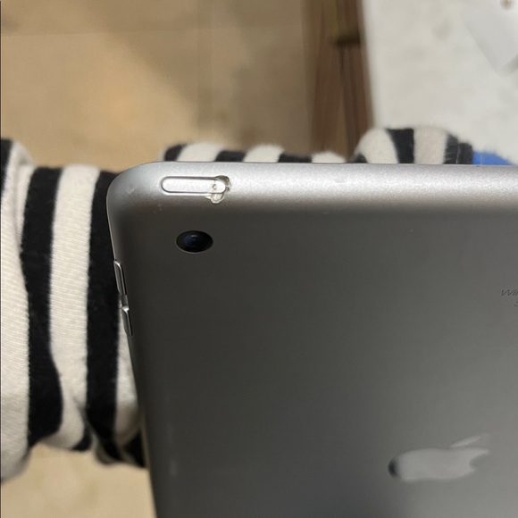 Apple iPad - Picture 6 of 7